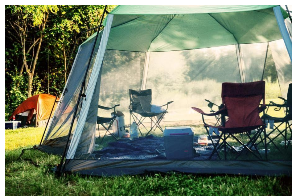LQ_Blog_empty-tent-with-camping-chairs (1).png