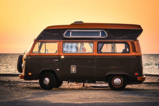 LQ_Blog_historic_Volkswagen_campervan_in_sunset.png
