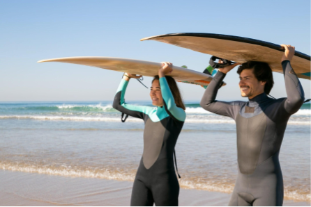 LQ_Blog_surfers_rental_board_on_heads.png