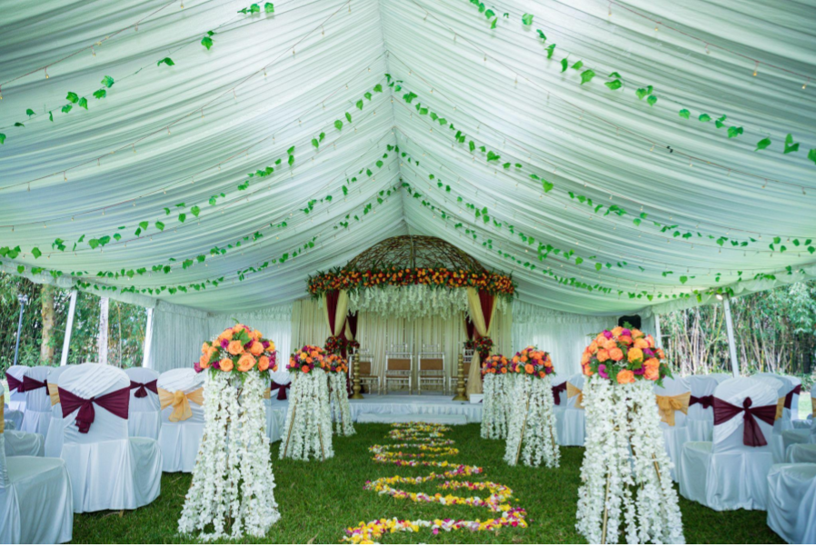 LQ_Blog_wedding_tent_decoration_1.png
