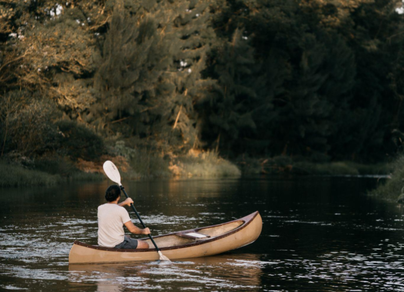 LetsQuip_Blog_canoe_rental_peaceful_river.png